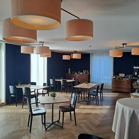 Im Schlosspark 3* Binningen